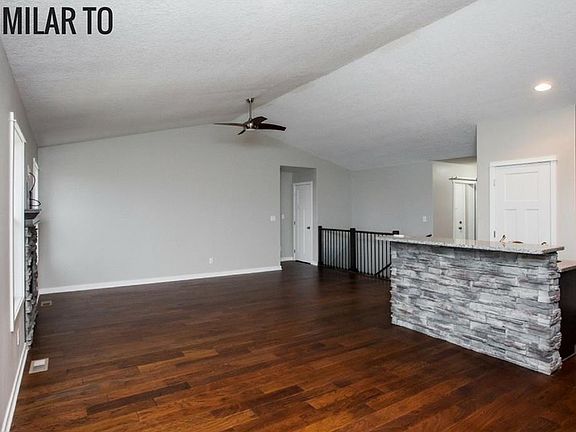 5th image of 417 W Centennial Dr