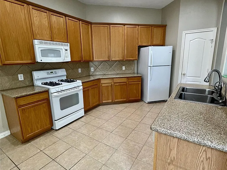 23907 Hackberry Creek Dr — Photo 9
