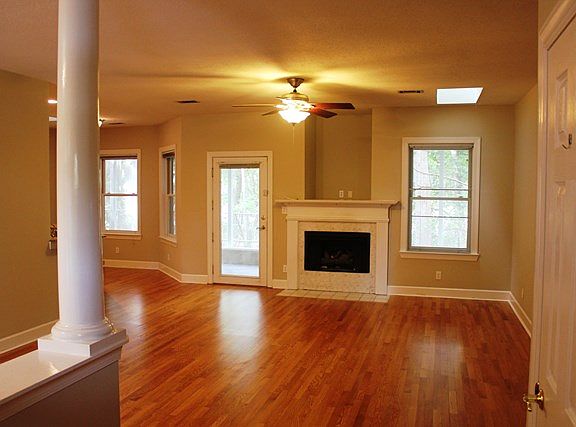 4th image of 142 Rosemont St