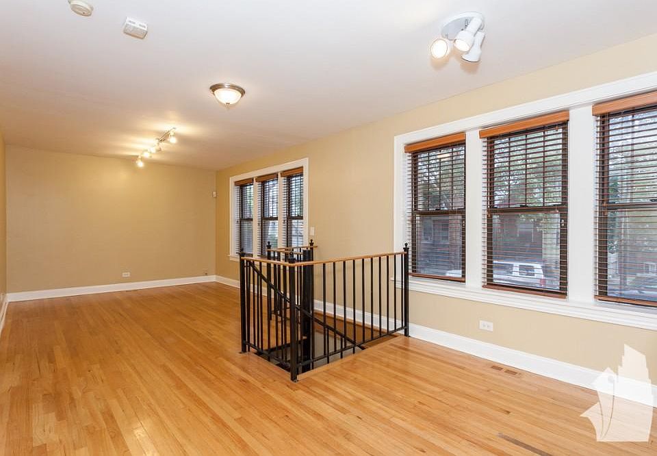 1st image of 2634 W Wellington Ave #1W