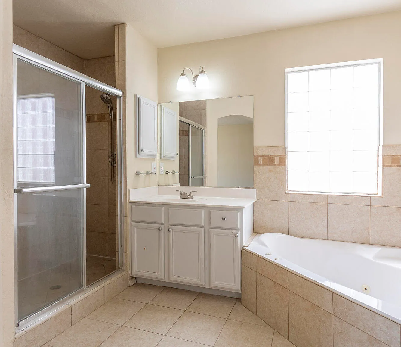 3 bed, 2092 sqft, $2,000 — Photo 4