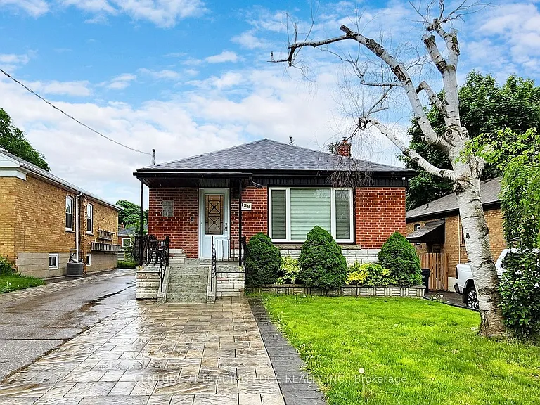 138 Budea Cres — Photo 2