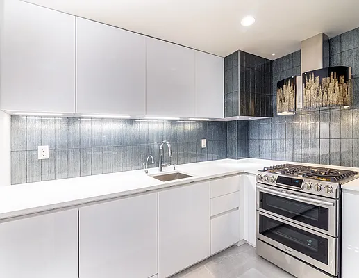 Rented by SERHANT. | media 17