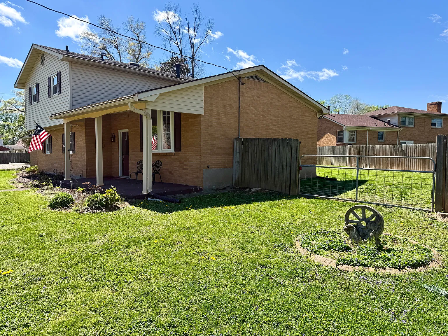 4 bed, 1965 sqft, $3,000 — Photo 2