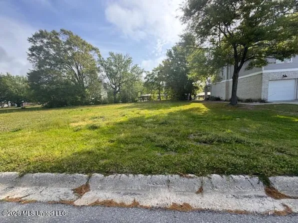 710 Enger St, Pascagoula, MS 39581