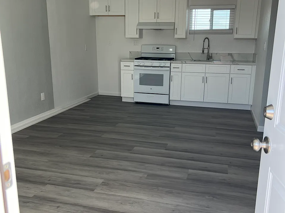 714 Woodward Ave #720
