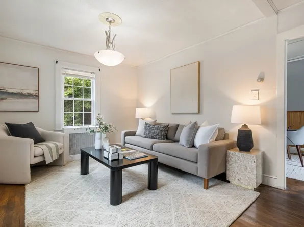 8 Pulaski St, Peabody, MA 01960