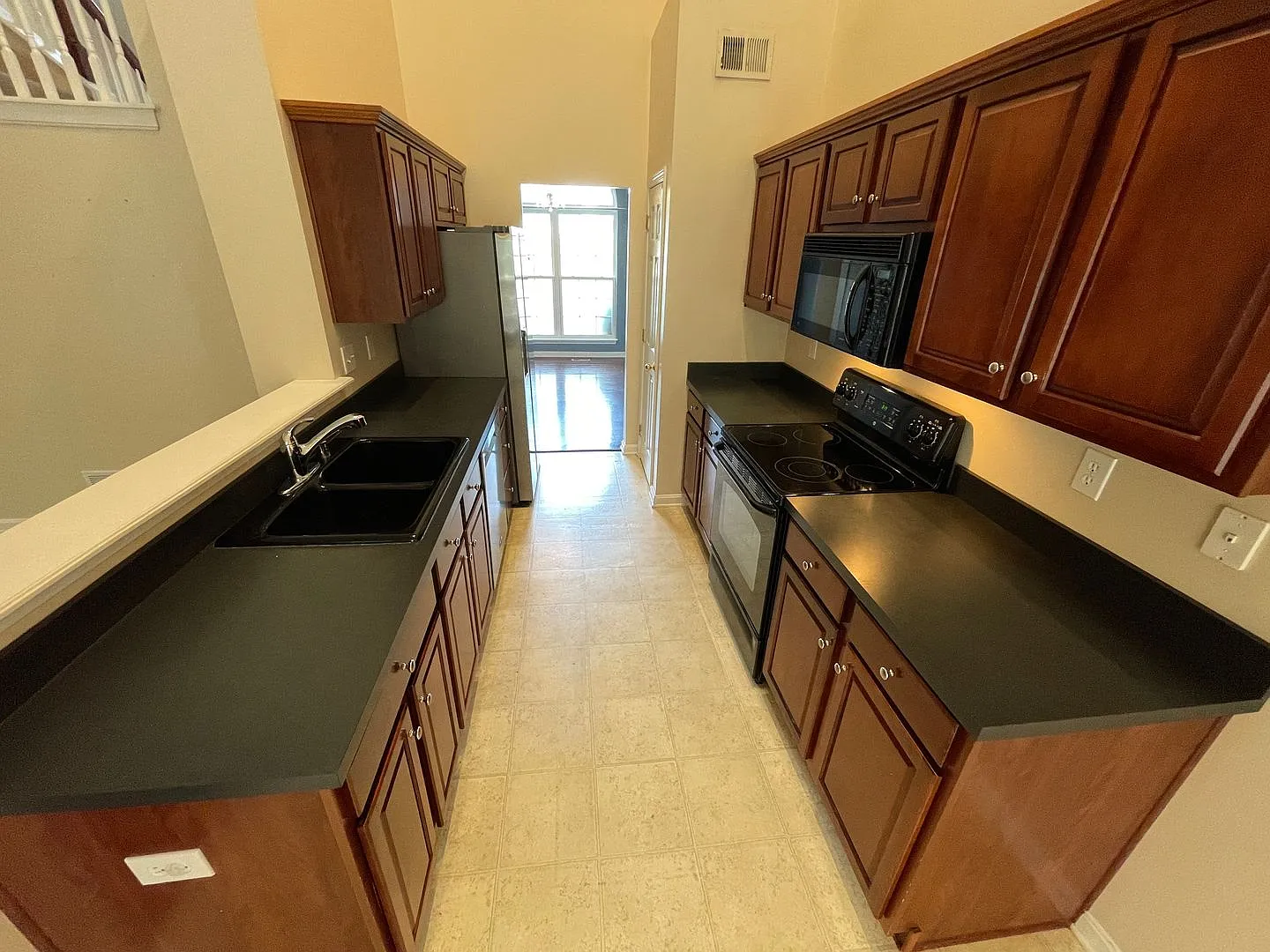 Amazing Home East Jefferson Co For Lease — Photo 4