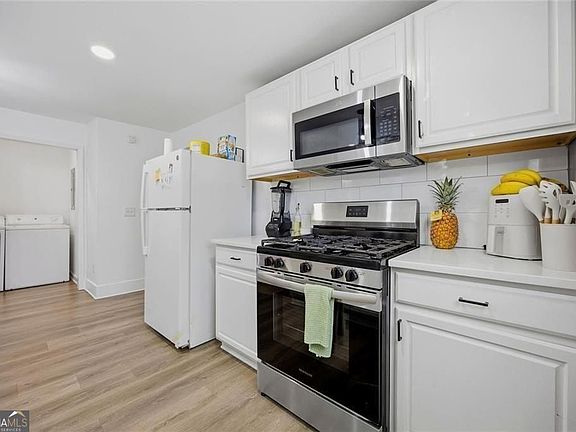 5th image of 340 Lee St
