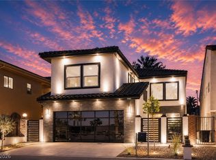2861 Queens Courtyard Dr, Las Vegas, NV 89109