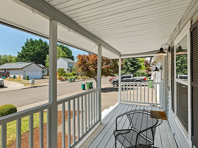 753 SE Boysen Ln — Photo 2