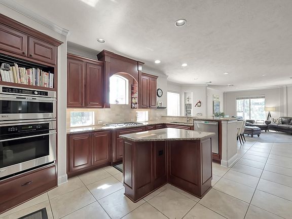 4th image of 50 Cove View Trail Ct