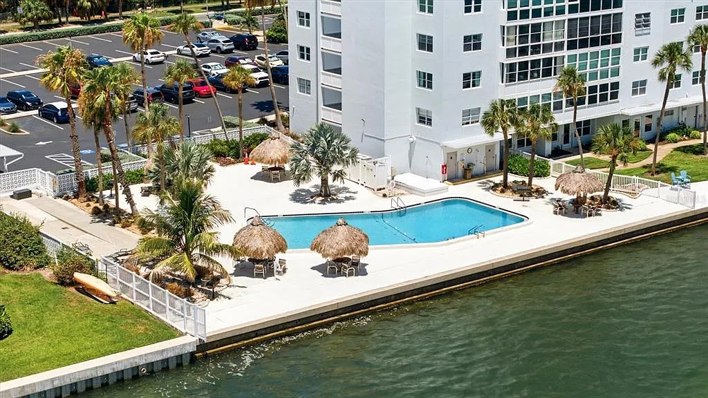 1 bed, 1.5 bath, 900 sqft, $2,200 — Photo 2