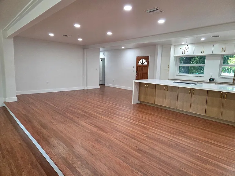 13040 N Miami Ave — Photo 3