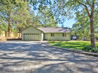 335 Summit Loop, Grants Pass, OR 97527