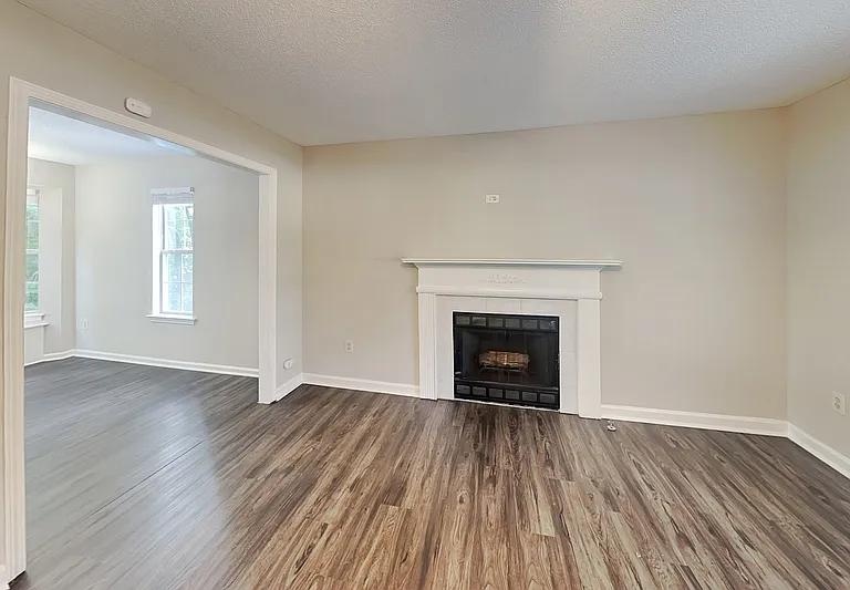 125 Azalea Dr — Photo 2