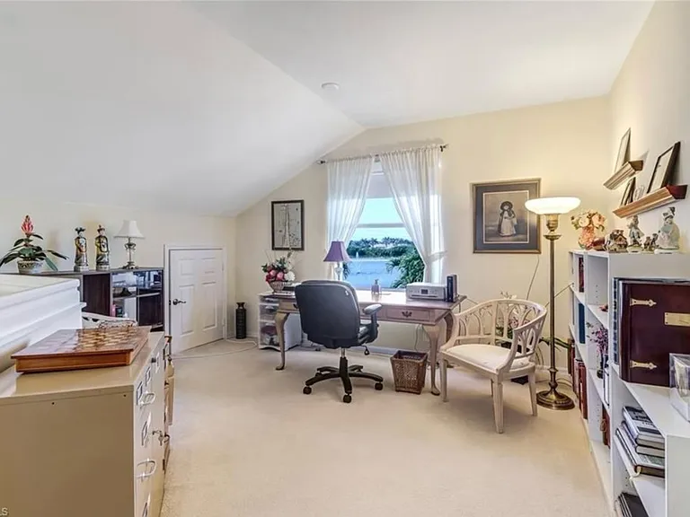 1041 Jardin Dr — Photo 11