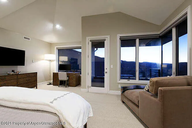 571 Booth Ln — Photo 31