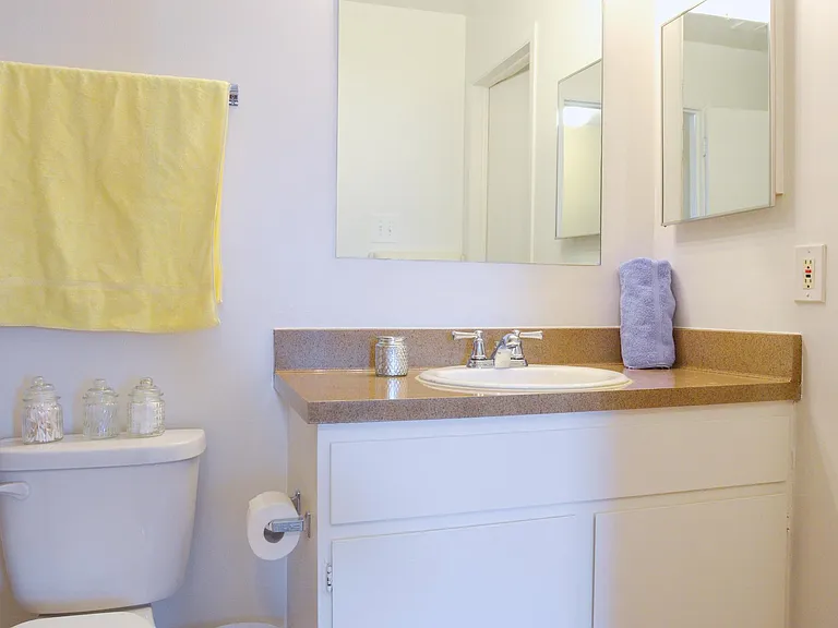Embassy West Apartments — Photo 11