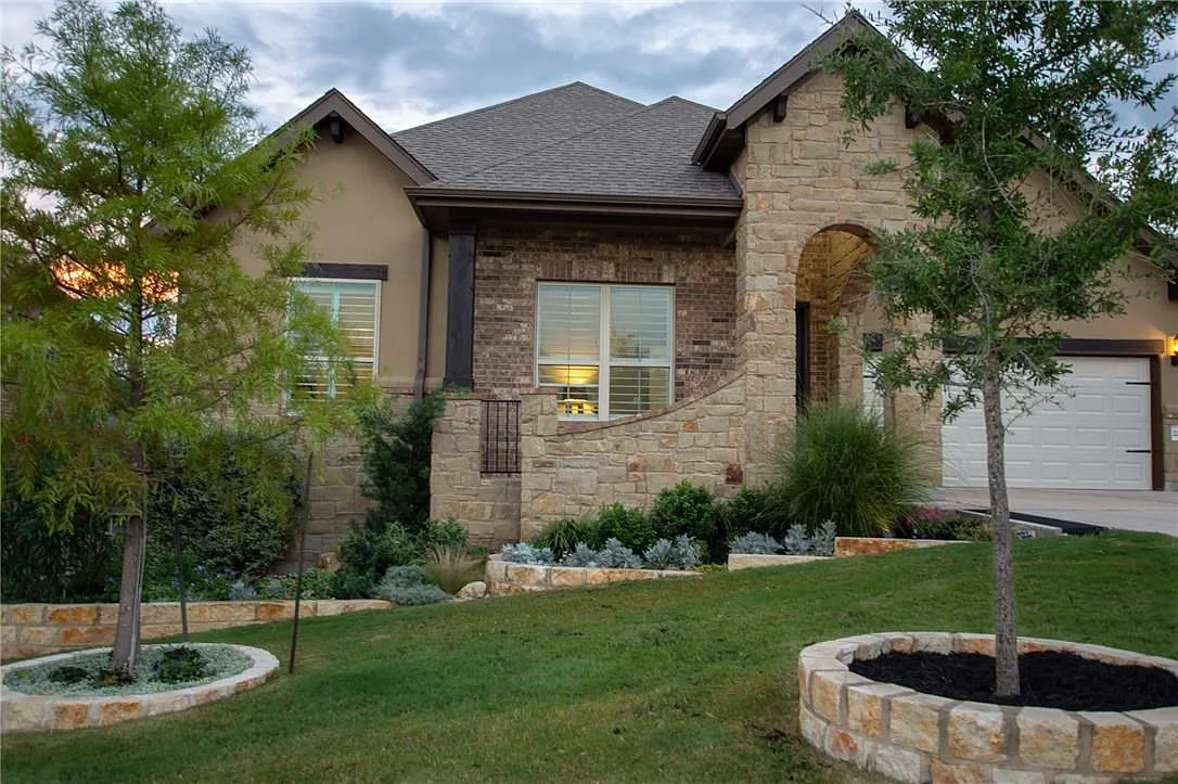 4 bed, 3.0 bath, 2557 sqft, $3,250 — Photo 1
