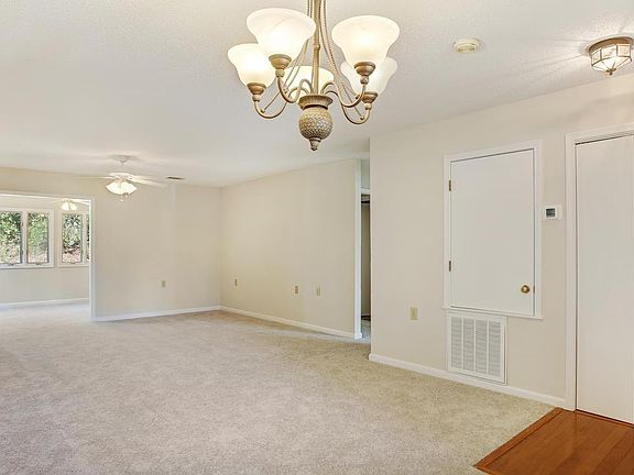 5th image of 114 N Woodgreen Way