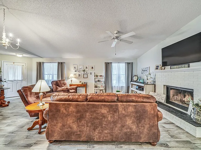 1696 Valparaiso Blvd — Photo 4
