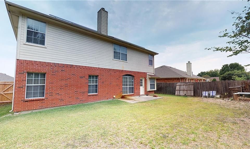 2nd image of 2910 Hollow Oak Dr