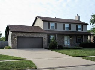 2812 Wake Island Dr, Joliet, IL 60435