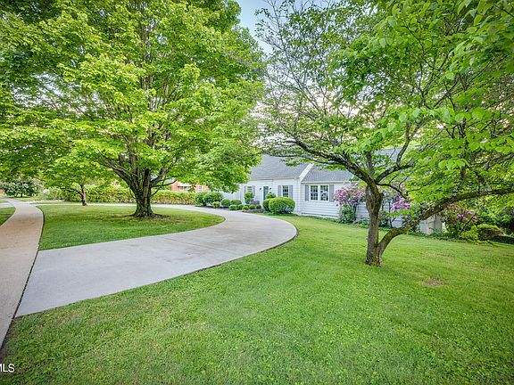 3rd image of 1409 Brightridge Dr