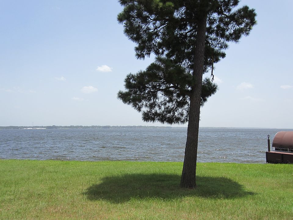 Lake Conroe dam 