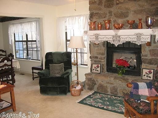 4th image of 101 Suncrest Cir