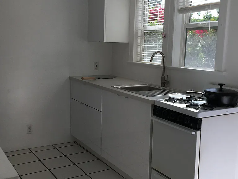 2031 Vista Del Mar Ave #31-3/4 — Photo 13