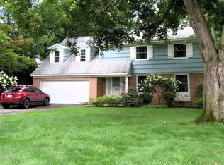 2525 Hilltop Rd, Niskayuna, NY 12309