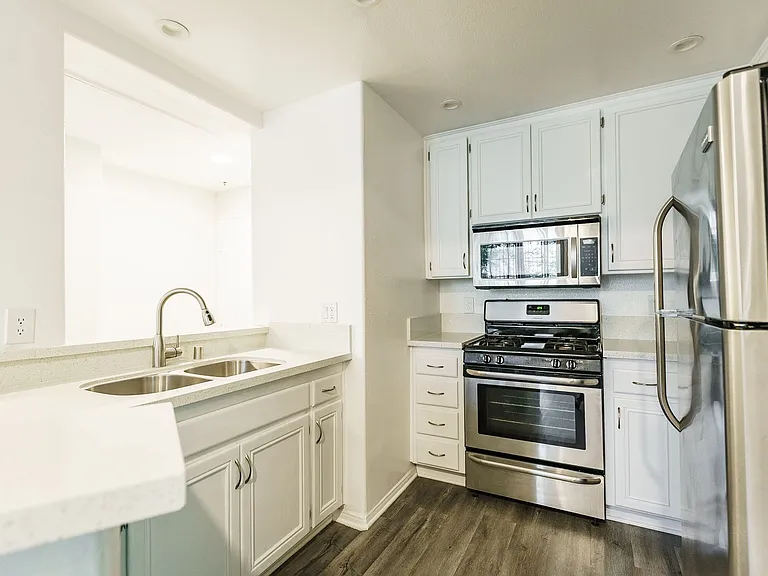 311 South Doheny Drive — Photo 17