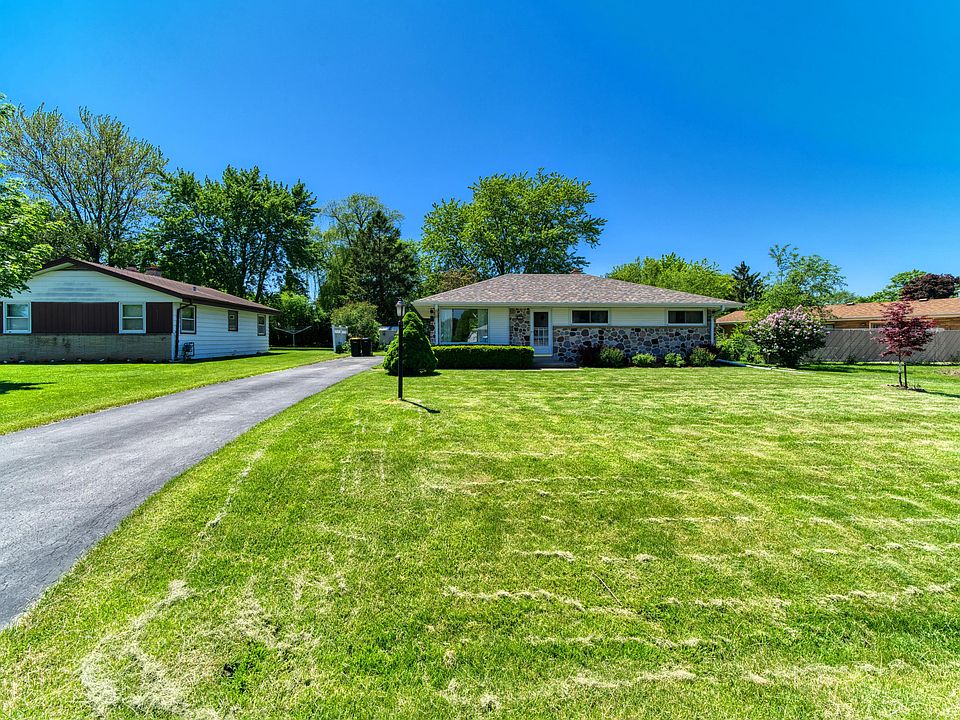 1st image of 8065 N Grandview Dr