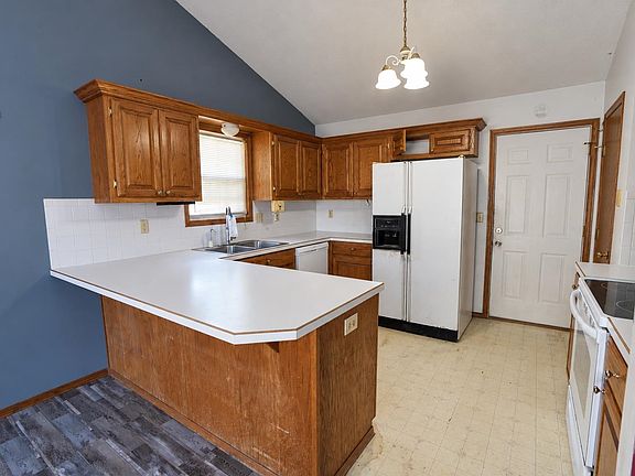 4th image of 1500 Loring St
