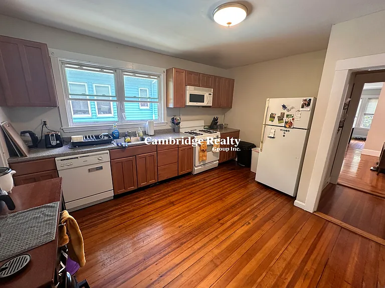 24-26 Burnham St #2T — Photo 6