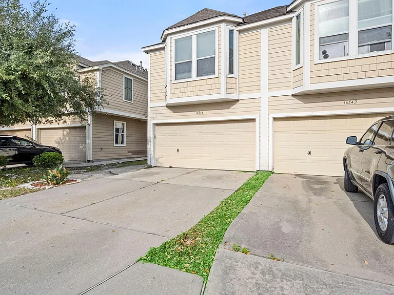 16546 Pentonshire Ln — Photo 2