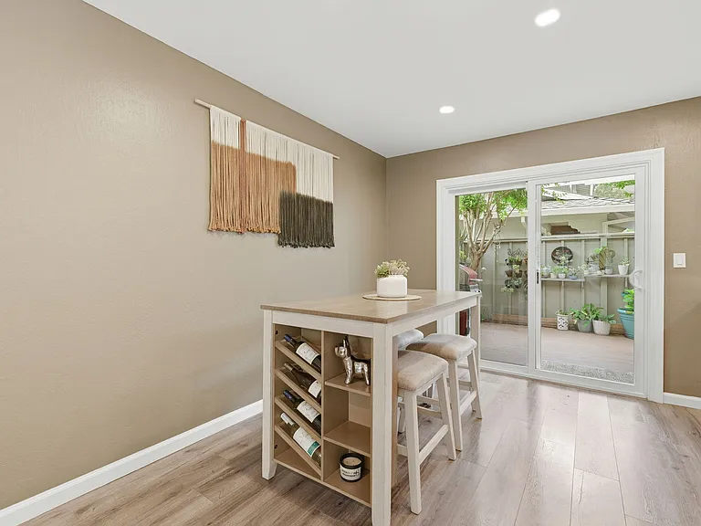 2561 Fountainhead Dr — Photo 4