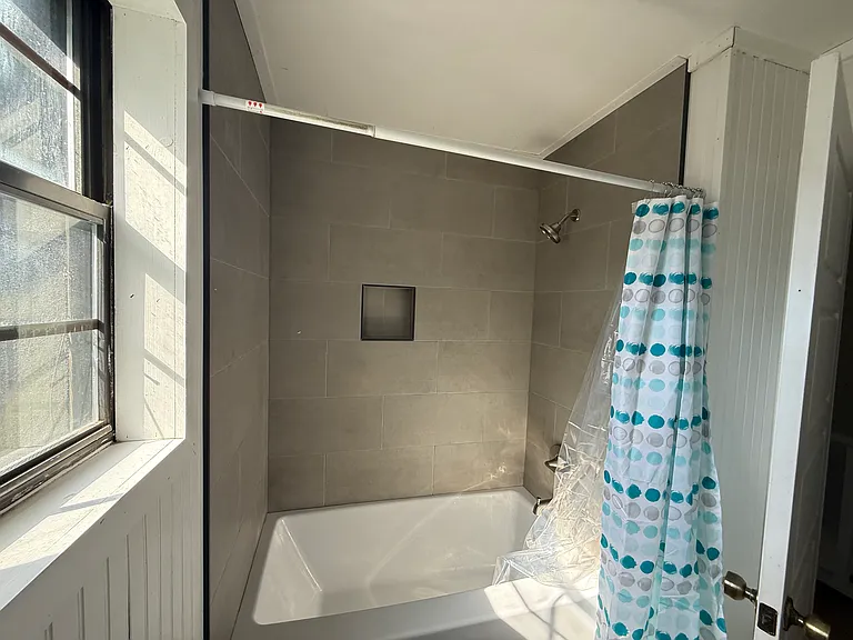 6004 Graston Ave — Photo 12
