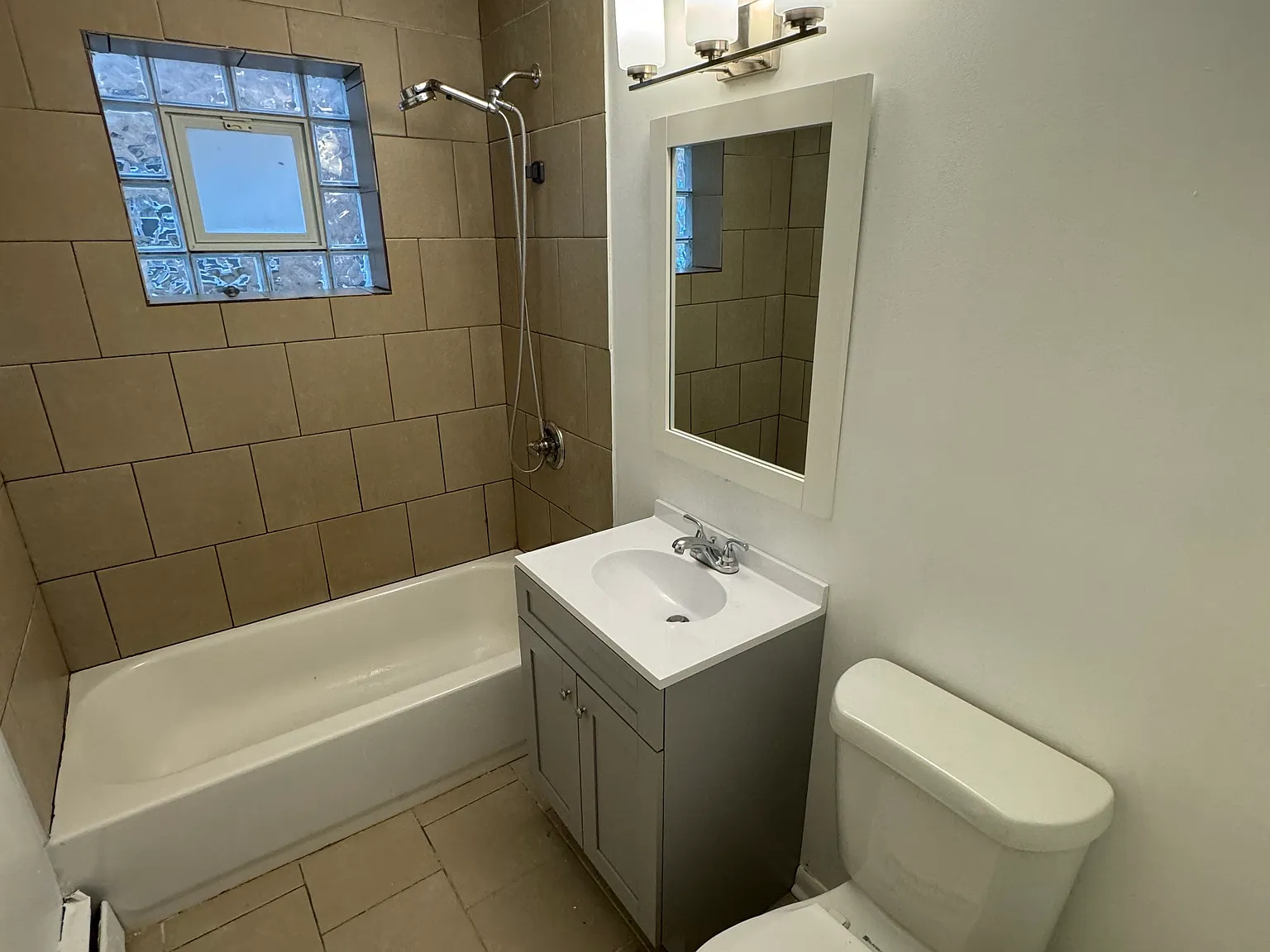 2 bed, 975 sqft, $1,500 — Photo 4