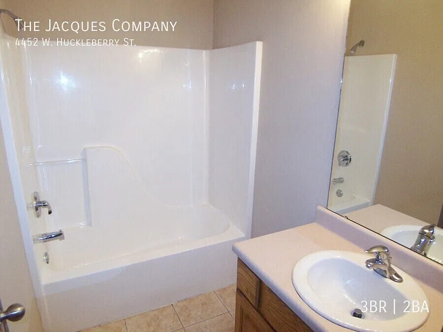Walk to Elementary and Middle School From This 3 Bedroom, 2 Bath, Split Bedroom — Photo 4