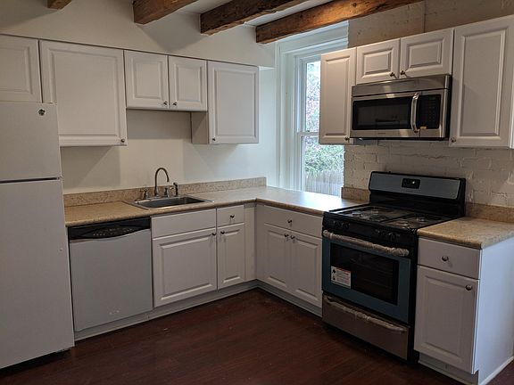 5th image of 915 Saint James St #1