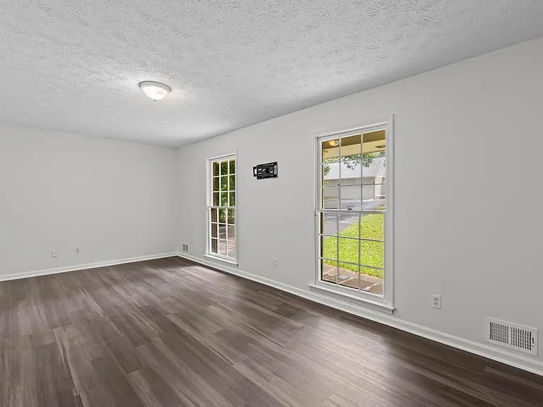 246 Barbara Ln SW — Photo 8