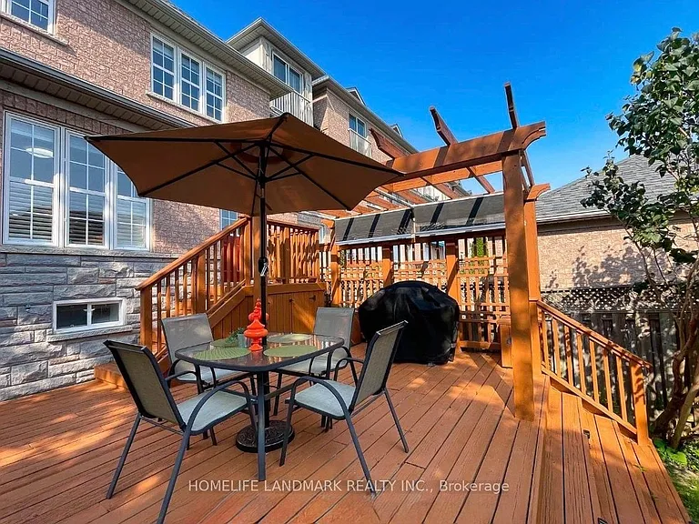 69 Selkirk Dr — Photo 26