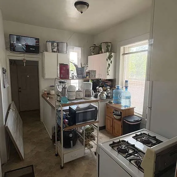 727 E 5th St #1 — Photo 3