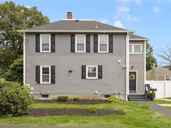 6 Larkspur Rd, Warwick, RI 02886