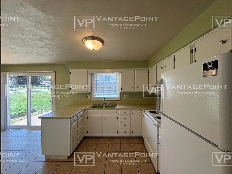 827 Glenpark Dr — Photo 4