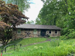 12 Montclair Rd, Oak Ridge, TN 37830