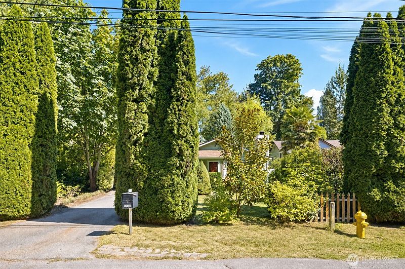 2nd image of 6542 24th Avenue SW